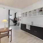 Three-bedroom In Holiday home
