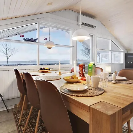 Three-bedroom In Holiday home *