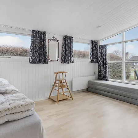 3 Bedroom Lovely In هادرسليف