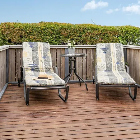 Three-bedroom In Holiday home *