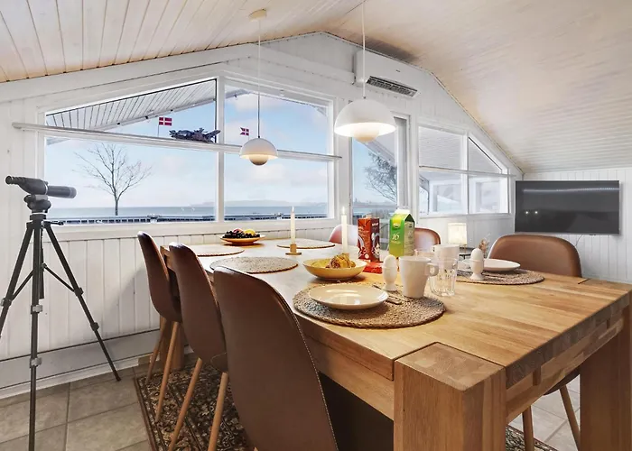 Three-bedroom In Holiday home *
