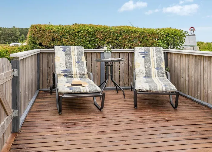 Three-bedroom In Holiday home *